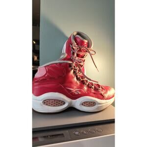 913.  Reebok Girls Sneakers Sized 7 1/2 Basketball shoes